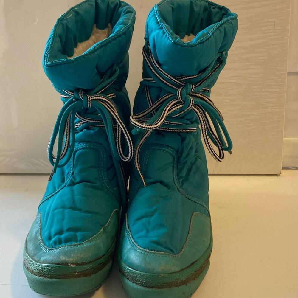 Eddie Bauer vintage women’s waterproof winter boots, snow boots.